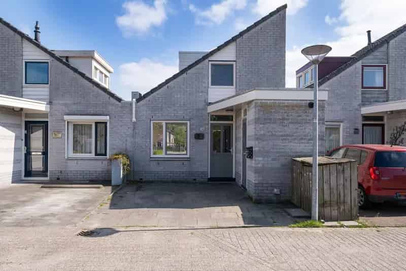 Huis te koop: Gelijkvloers wonen, 2 slaapkamers, tuin en parkeerplaats