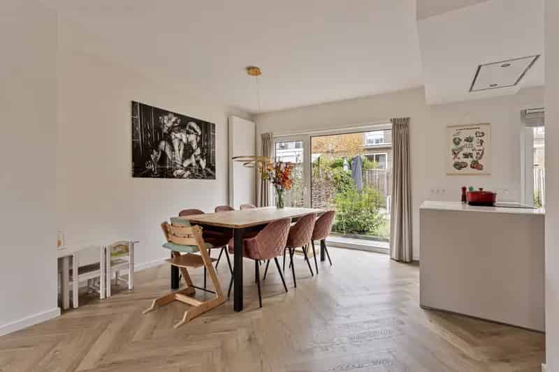Ruime gezinswoning nabij Amsterdam met tuin en 4 slaapkamers