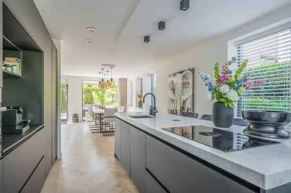Ruime Villa Getsewoud: Moderne Keuken, Jacuzzi, 3 Slaapkamers
