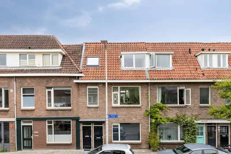 5 Kamer Bovenwoning Watervogelbuurt  - gerenoveerd - Dakterras