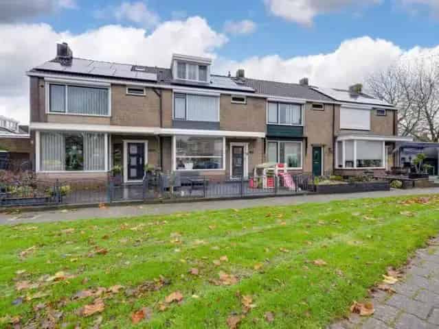 Ruime Tussenwoning Volendam Scholeksterstraat