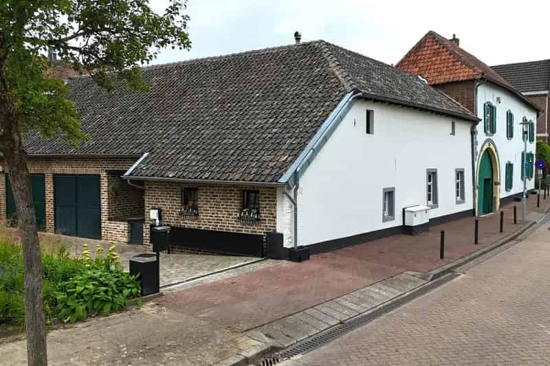 Boerderijwoning Oirsbeek 2 slaapkamers patiotuin garage