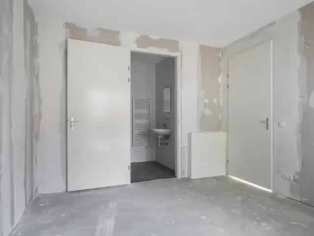 Te Huur Deltastraat 2D: Ruime 3 Slaapkamer Hoekwoning