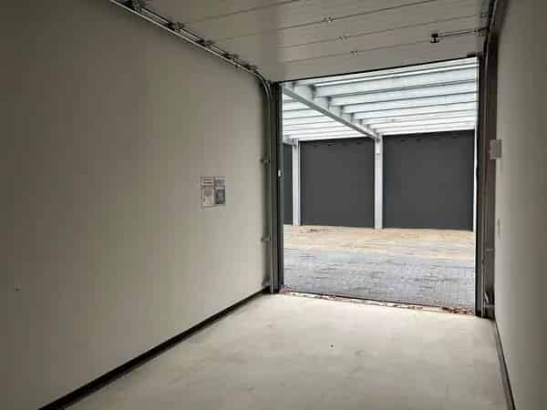 Garagebox te Huur Breda 18m² Opslag Werkplek Beveiligd