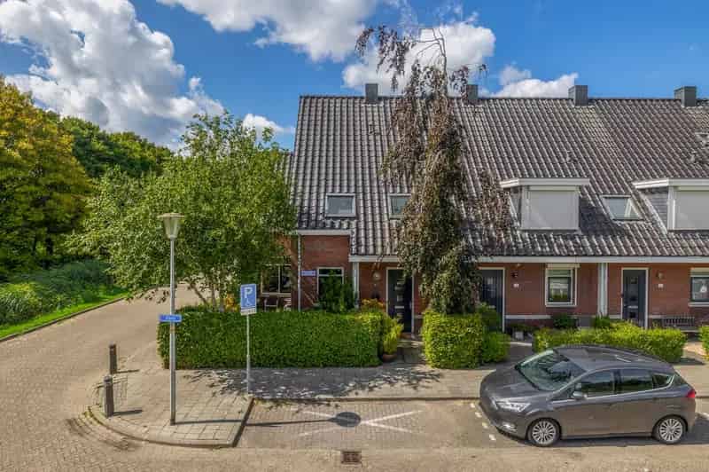 Huis te koop Berkel en Rodenrijs: Ruime Hoekwoning met Garage en 4 Slaapkamers