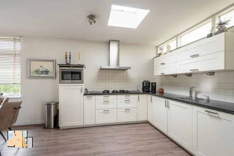 Huis te koop Vlaardingen: Ruime hoekwoning met garage en tuin