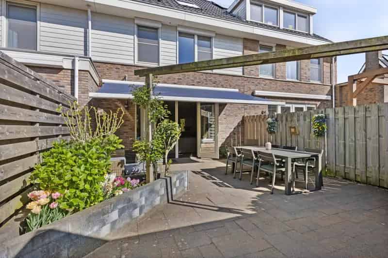 Gezinswoning Veersemeerstraat 4 slaapkamers 2 parkeerplaatsen