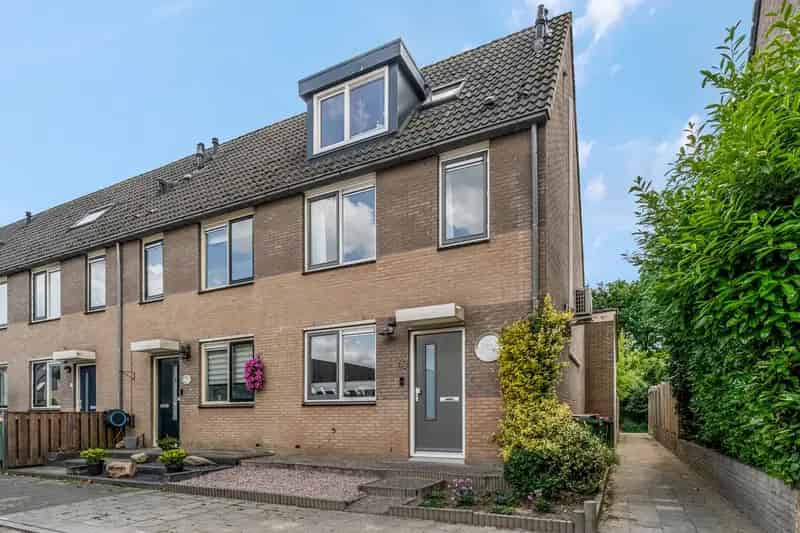 Huis te koop Ede: Ruime hoekwoning met 3 4 slaapkamers en luxe keuken