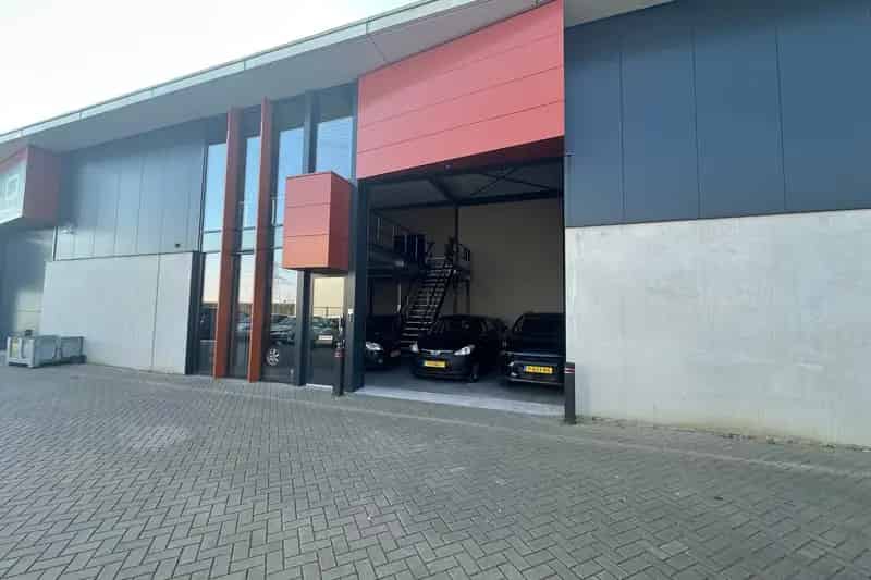 Bedrijfshal te Huur Halsteren 150m2 Nabij A4