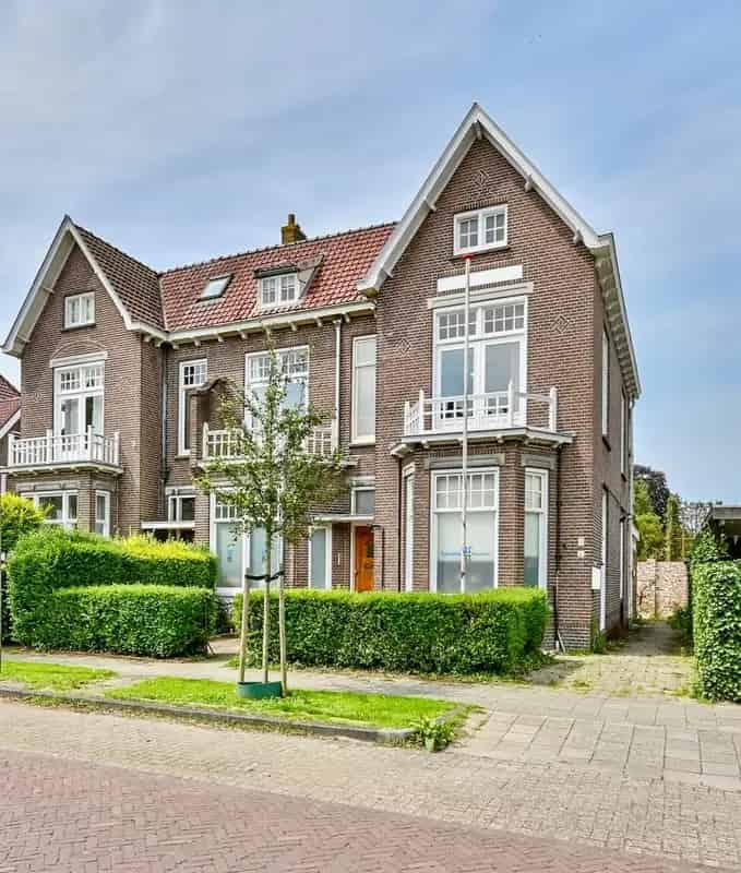 Karakteristiek Herenhuis Meppel met Praktijkruimte en Appartement