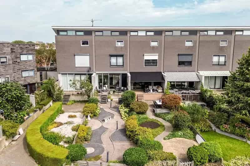 Huis te koop Zaandam: Ruim gezinshuis aan het water