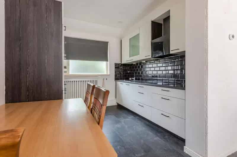 Tussenwoning Rustige Woonwijk Nabij Voorzieningen