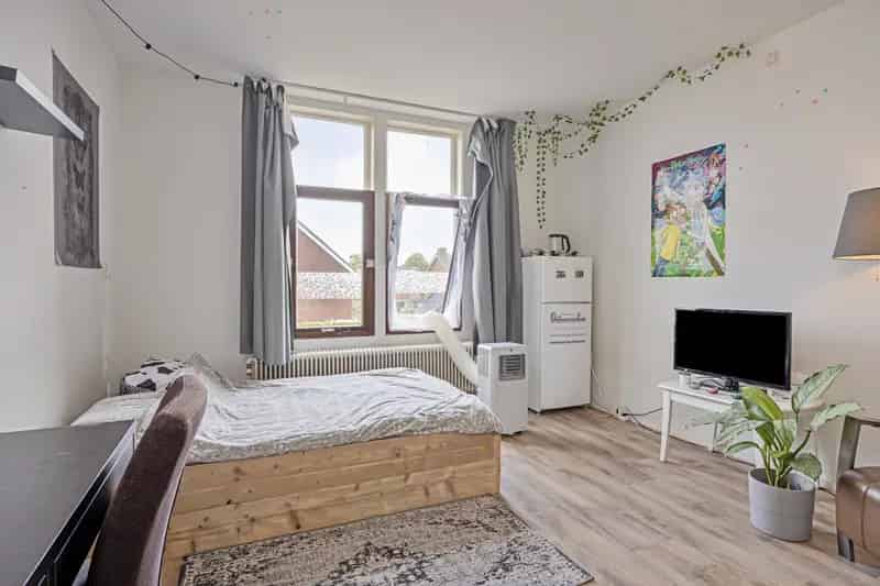 Historische Pastorie te Nijkerkerveen 6 slaapkamers Grote Tuin