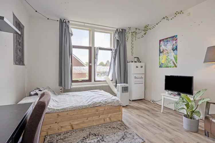 Historische Pastorie te Nijkerkerveen 6 slaapkamers Grote Tuin