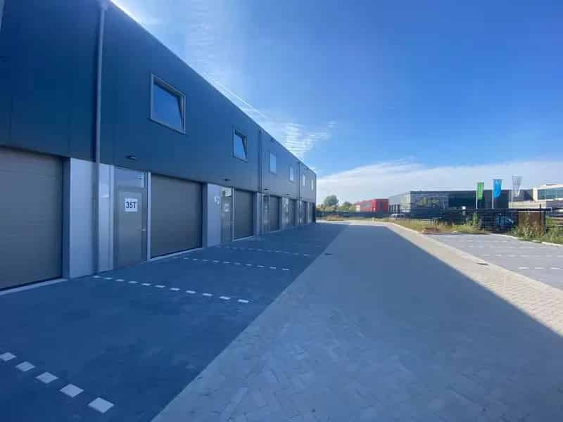 Bedrijfshal te Huur Almere Koningsbeltweg 100m2