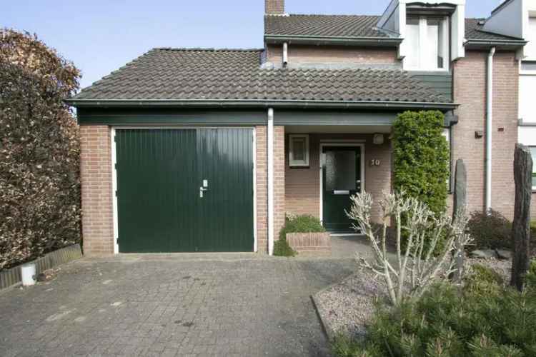 Te Koop: Ruime 2-onder-1-kapwoning in Stramproy