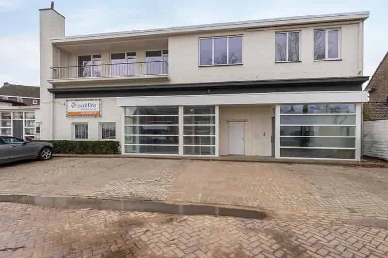 Luxe appartement Sittard nabij station met patio