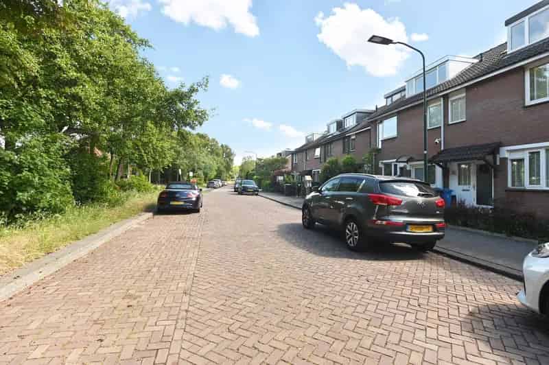 Ruime 5-Kamer Tussenwoning Voorburg Nabij Park en Winkels