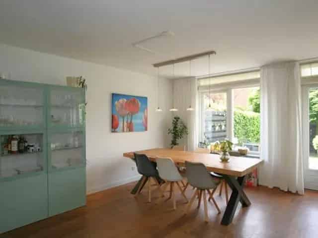 Ruim Herenhuis 5 Slaapkamers Voorburg Garage Tuin Zonnepanelen