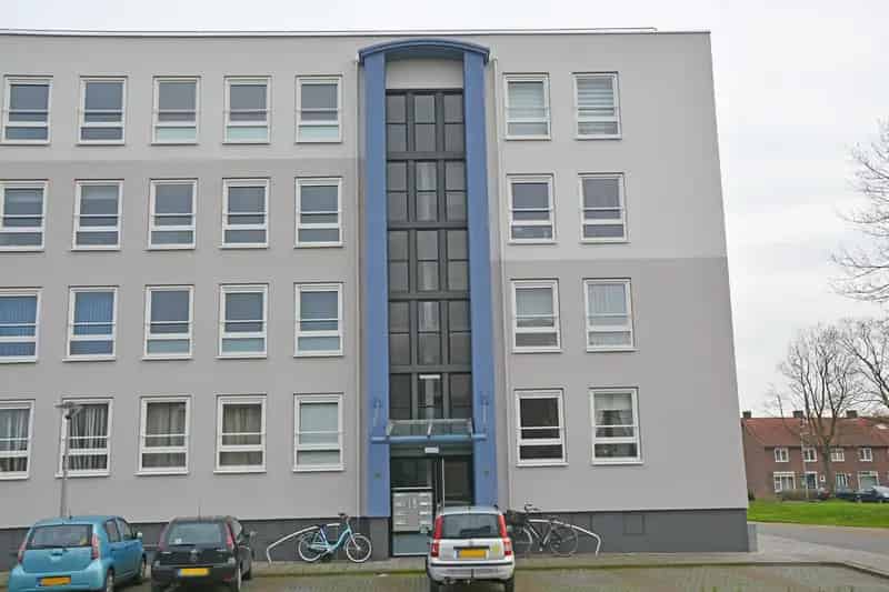 Woning nabij OV Winkelcentrum Scholen