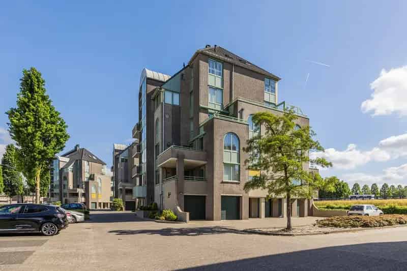 Penthouse te koop Oosterhout NB: Luxe appartement met dakterras en garage