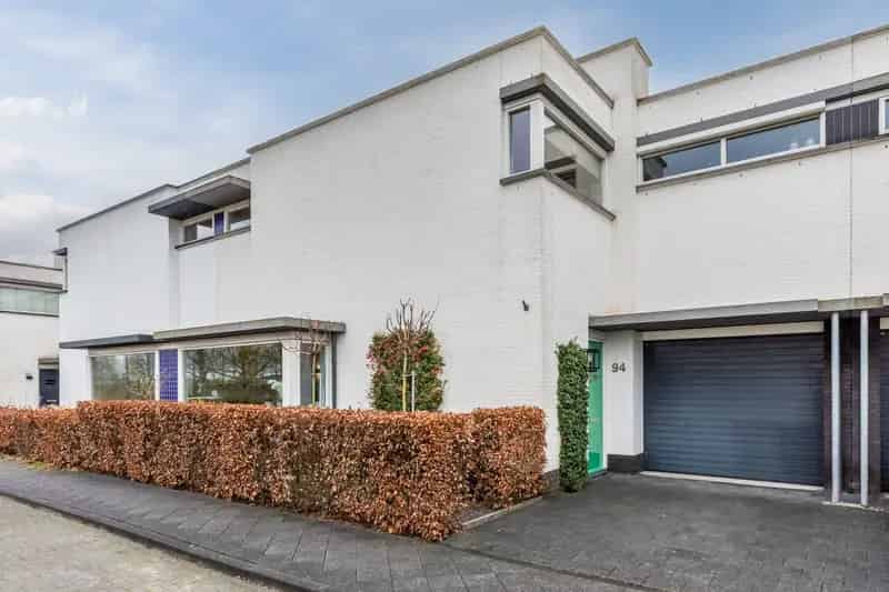 Te Koop: Ruime Tweekapper met Garage en Tuin in Tilburg