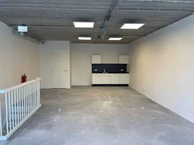 Bedrijfsunit te Huur Huizen 124m2