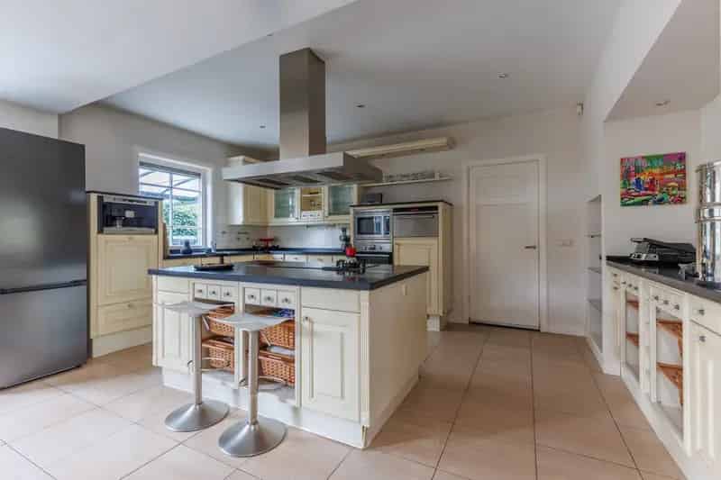 Huis te koop Apeldoorn: Ruime gezinswoning 236m² met wellness badkamer