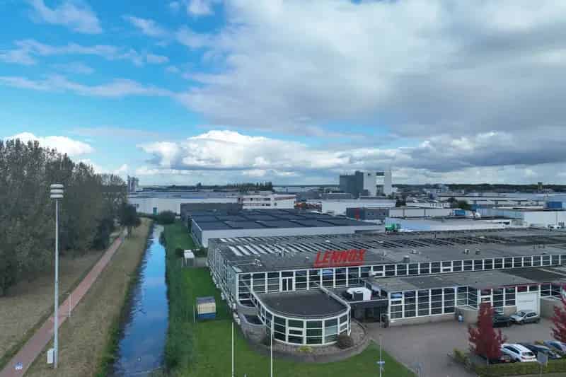 Bedrijfspand te huur Nijkerk 450m2 begane grond 199m2 1e etage