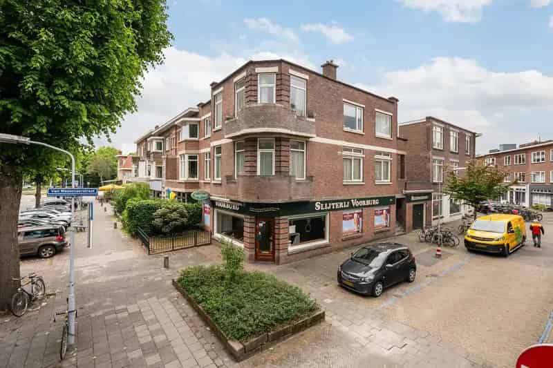 Winkel te Koop Voorburg 156m2 Buitenruimte Nabij NS Station