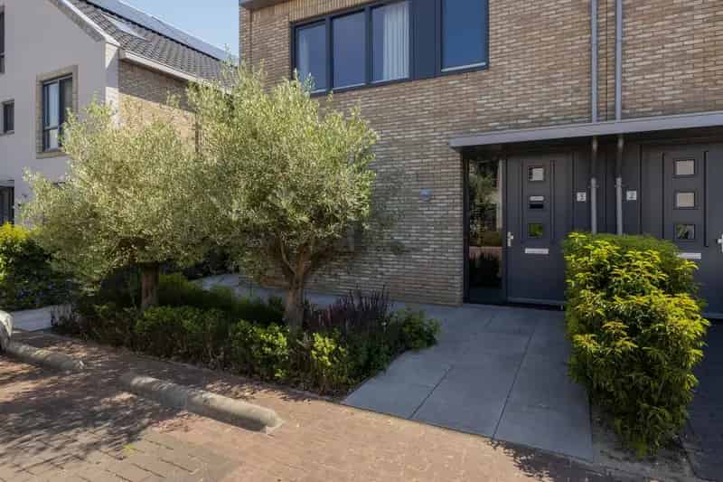 Luxe 5 Slaapkamers Tweekapper Aan Water Naaldwijk