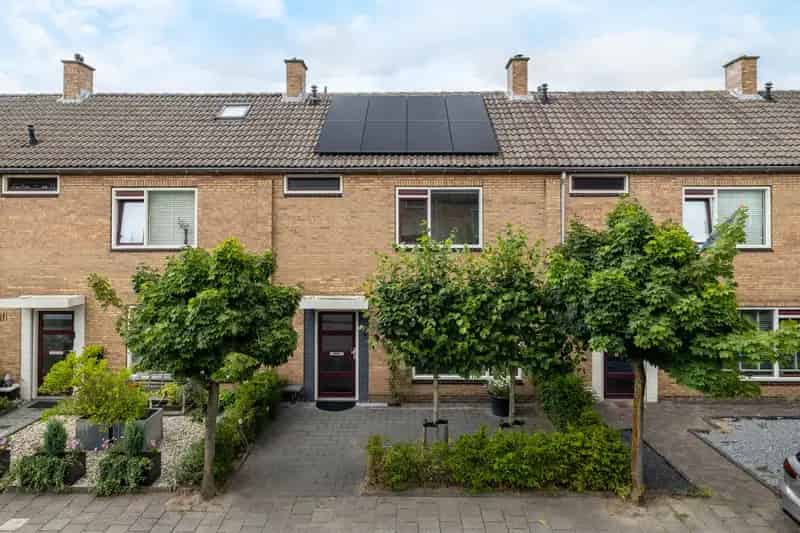 Huis te koop Prinsenbeek 3 slaapkamers moderne keuken tuin zonnepanelen