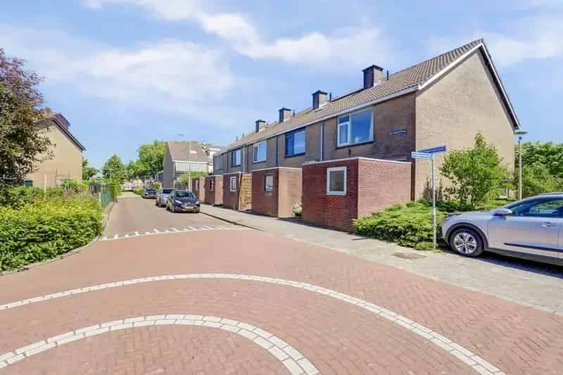 Ruime Eindwoning Strijen 4 Slaapkamers Zonnepanelen Energielabel B