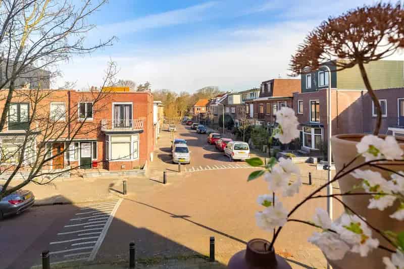 Appartement te koop IJmuiden: 4-kamer woning met loggia