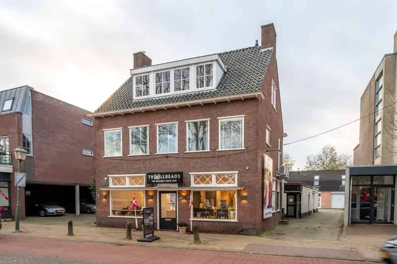 Bedrijfshal Doorn te koop: Winkelruimte, bovenwoning en magazijn