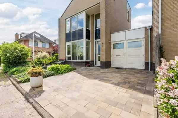 Ruime Instapklare Woning Mijdrecht 4 slaapkamers tuin Zuidwesten