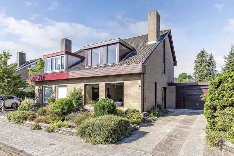 5 Slaapkamers Heerenveen Ruime 2 Onder 1 Kapwoning