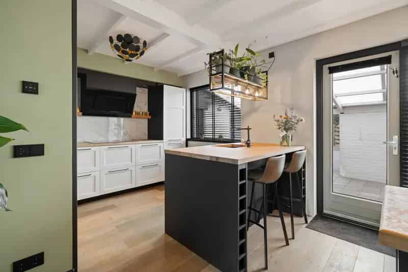 Moderne Tweekapper Zevenaar  Gerenoveerd 12 Zonnepanelen Garage Tuin