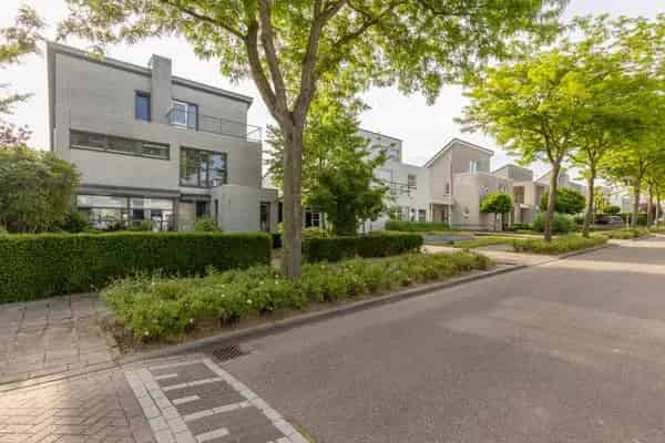 Ruime 5 Slaapkamer Vrijstaande Woning Tegen Natuurgebied