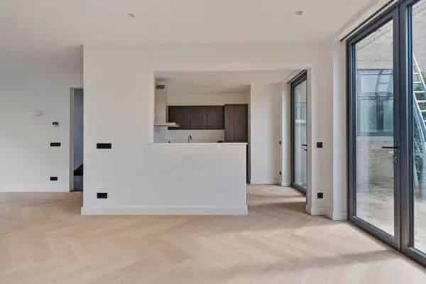 Gerenoveerde Hoekwoning Ginneken Nabij Winkels en Scholen