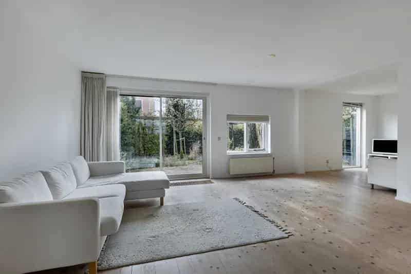 Ruim huis met 5 slaapkamers nabij Almere