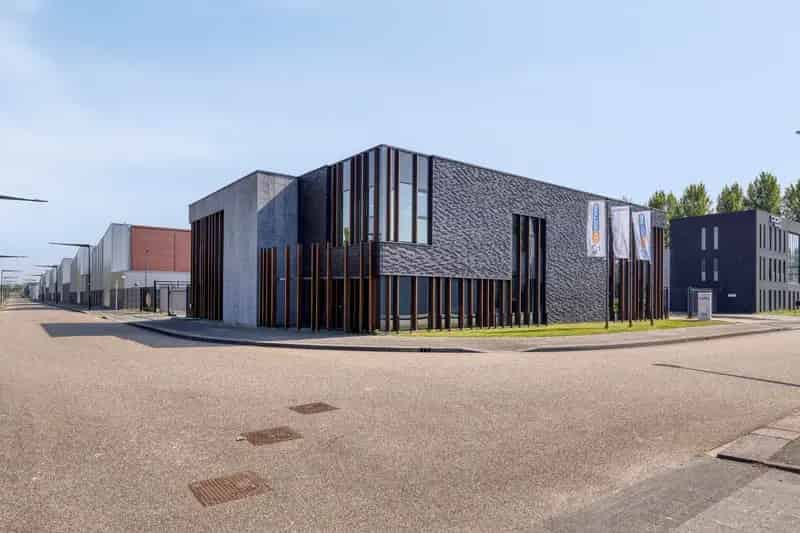Bedrijfshal te Huur Hoofddorp Modern Kantoor 248m2