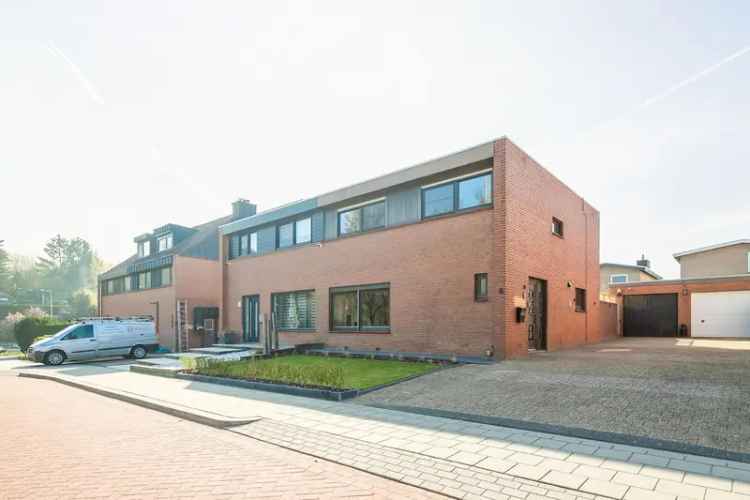 Halfvrijstaand huis Eygelshoven 4 slaapkamers  tuin garage zonnepanelen