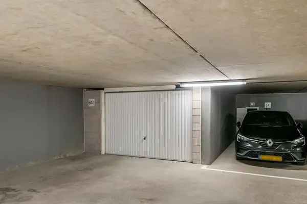 Luxe Penthouse Veenendaal: Ruim Balkon Garage 2 Slaapkamers