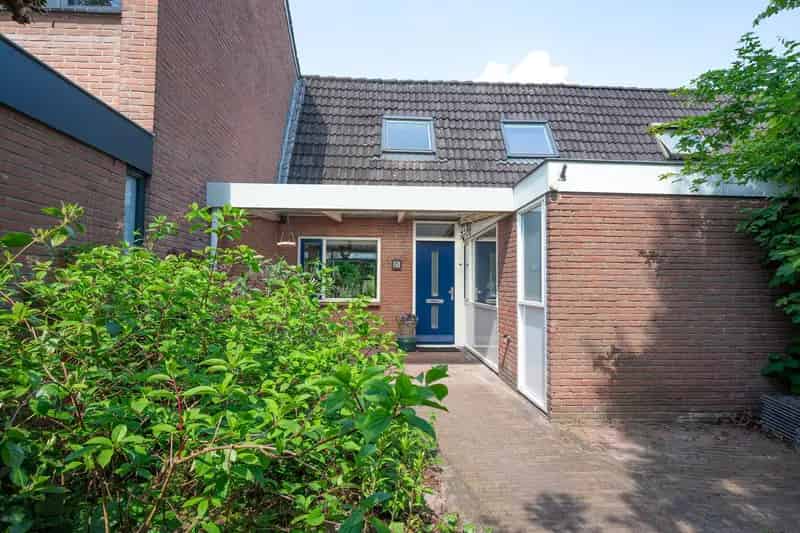 Tussenwoning Hoofddorp 2 slaapkamers tuin aan het water