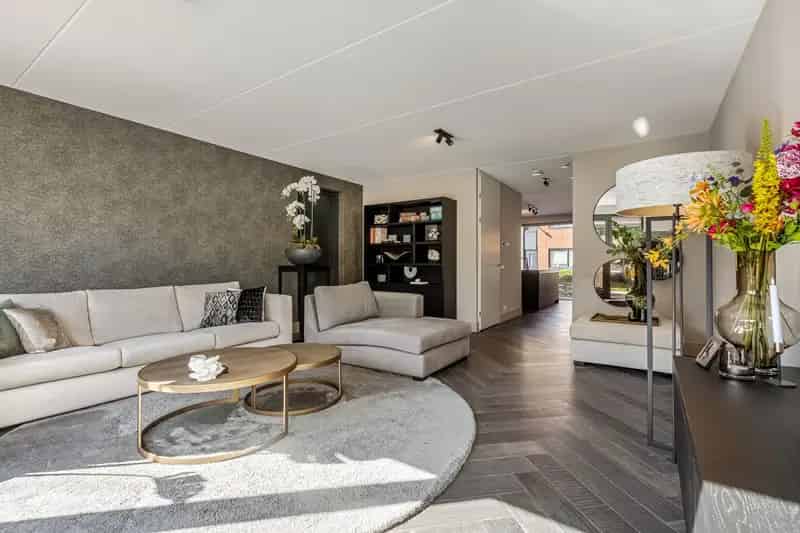 Huis te koop Ede: Luxe 2-onder-1-kapwoning met garage en tuin