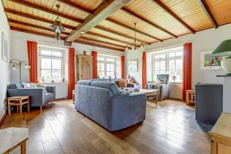 Vrijstaande woning met 8180m² grond Weurt
