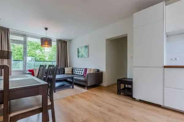 Lichtrijk appartement Elsrijk Oost 3 kamers balkon 65m2
