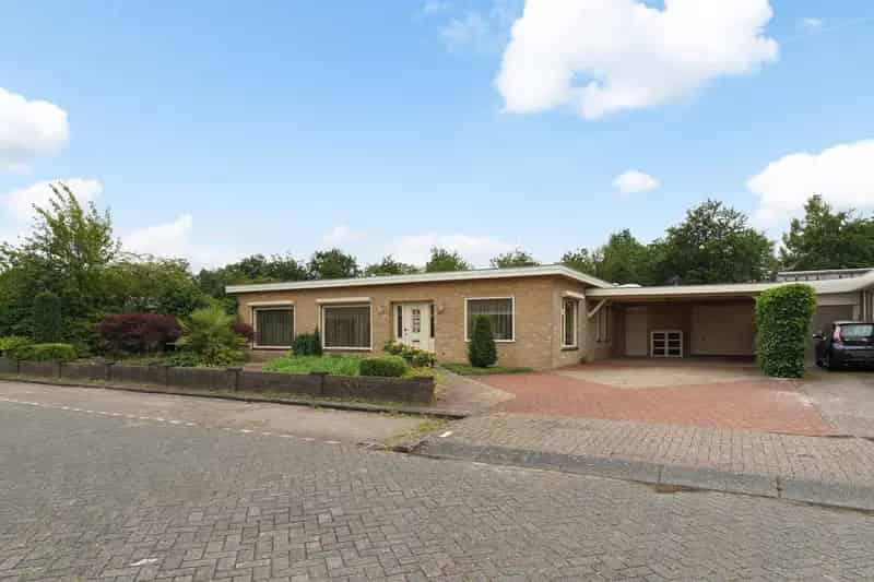 Gelijkvloerse Bungalow Waalwijk 3 slaapkamers Garage Tuin