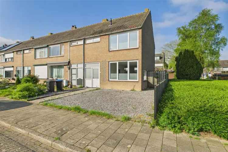 Ruime Hoekwoning 4 Slaapkamers Nabij Centrum
